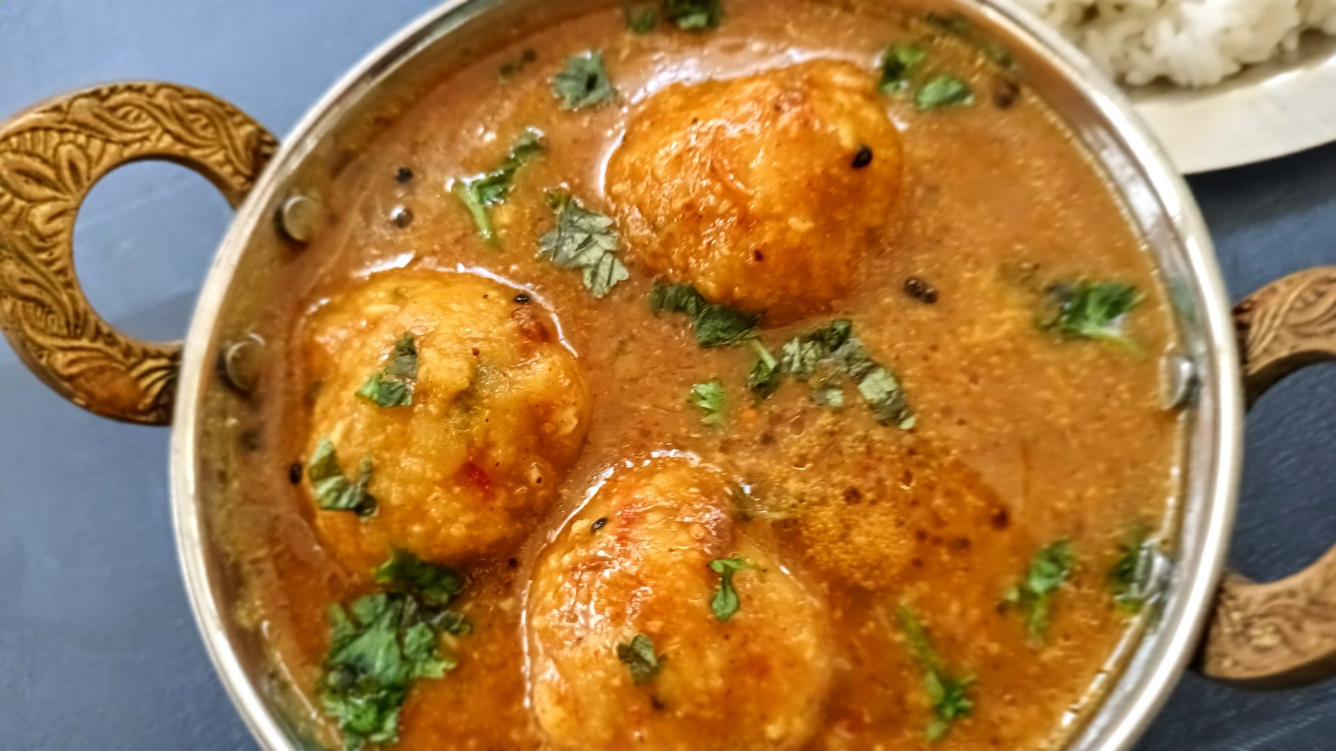 Pruppu Urundai Kozhambu (Dal Dumplings In Tamarind Sauce) – Rajjo's Kitchen